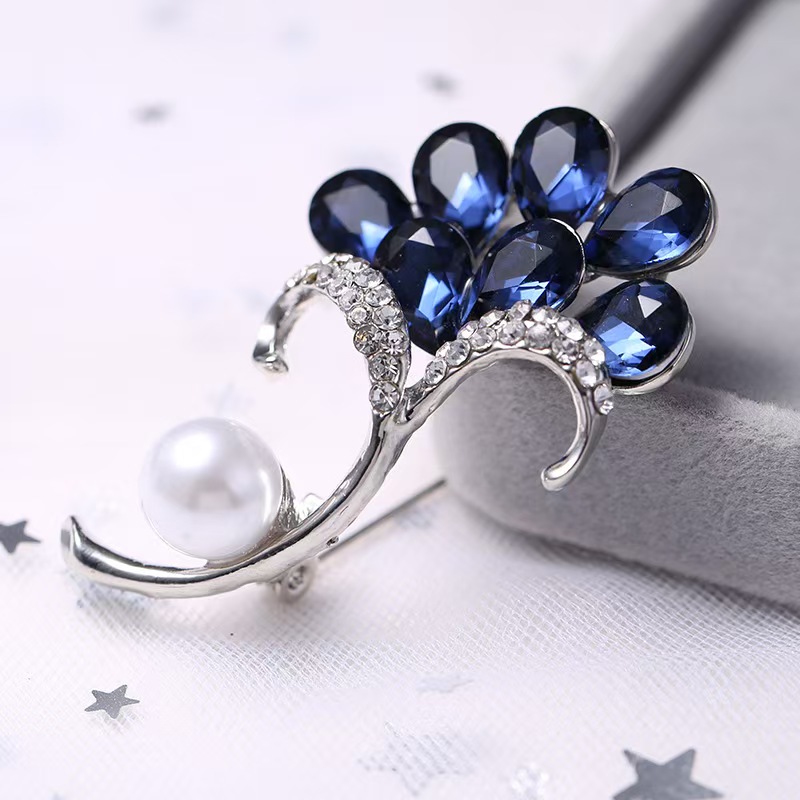 Crystal glass brooch, black blue diamond alloy brooch, rose gold white K water diamond brooch, factory direct sales, in stock supply pic 1