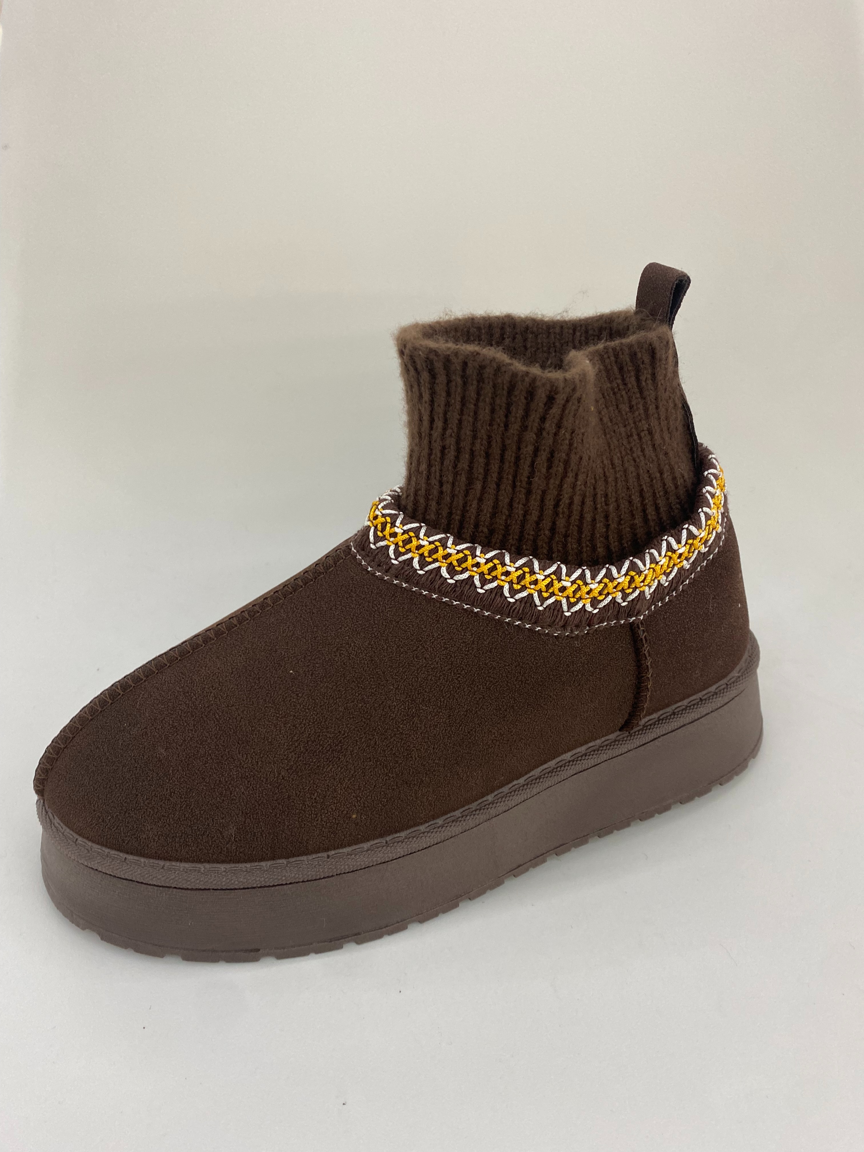 Black plush fashionable and warm women's shoes are versatile and suitable for daily shopping Specification drawing