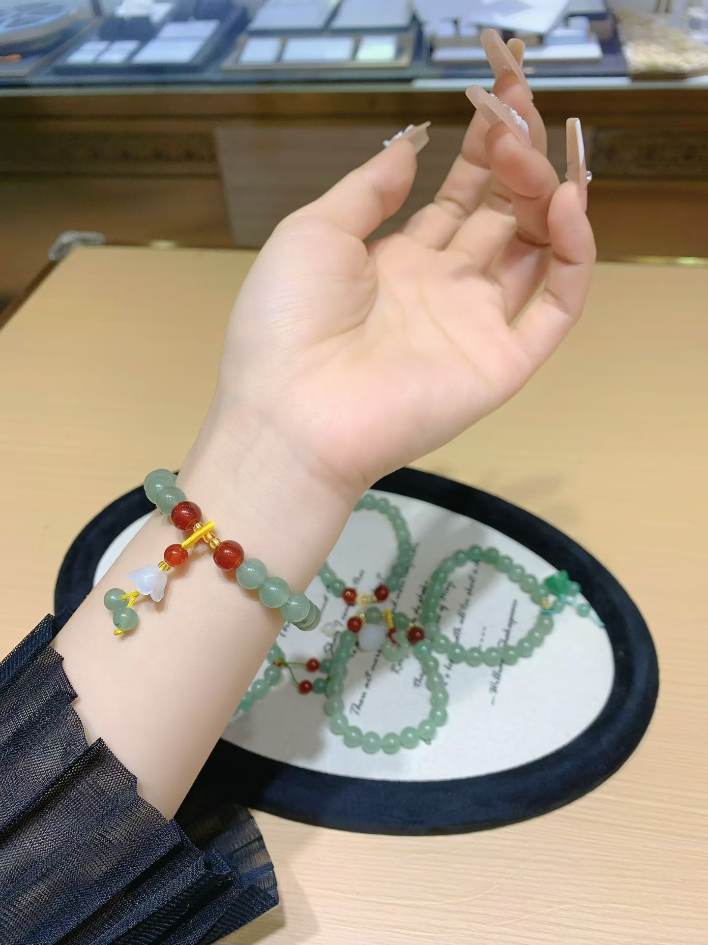平替湖水绿，它真的不是和田玉
时光沉淀的温柔，它的细腻光泽，可以抚慰你一天的疲惫
这是属于大自然的馈赠，承载着千年的文化详情图4