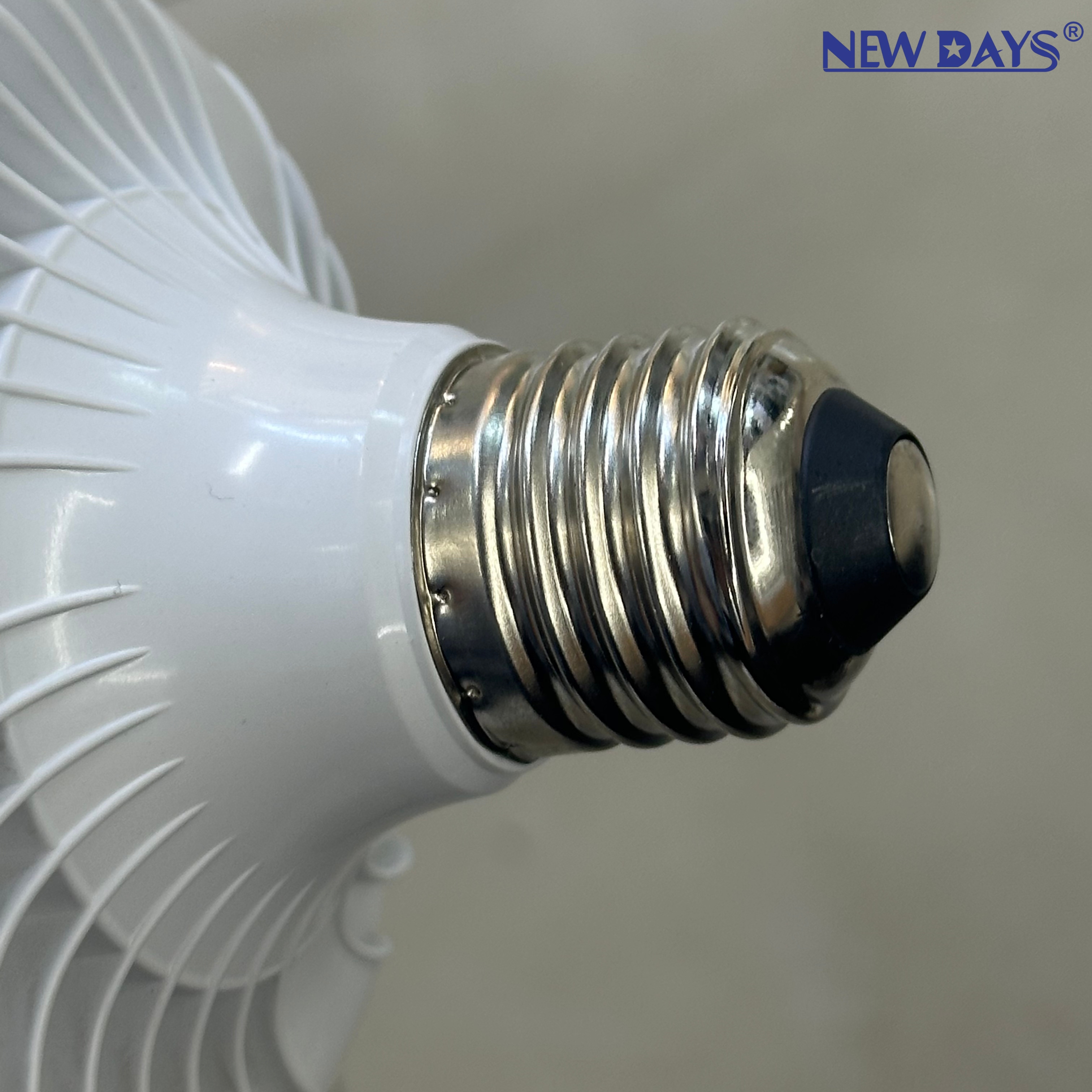 NEWDAYS brand's cross-border new led bulb three-proof flying disc lamp, energy-saving and high-brightness lighting lamp, indoor and outdoor plastic material E27 screw-top led bulb ball Specification image