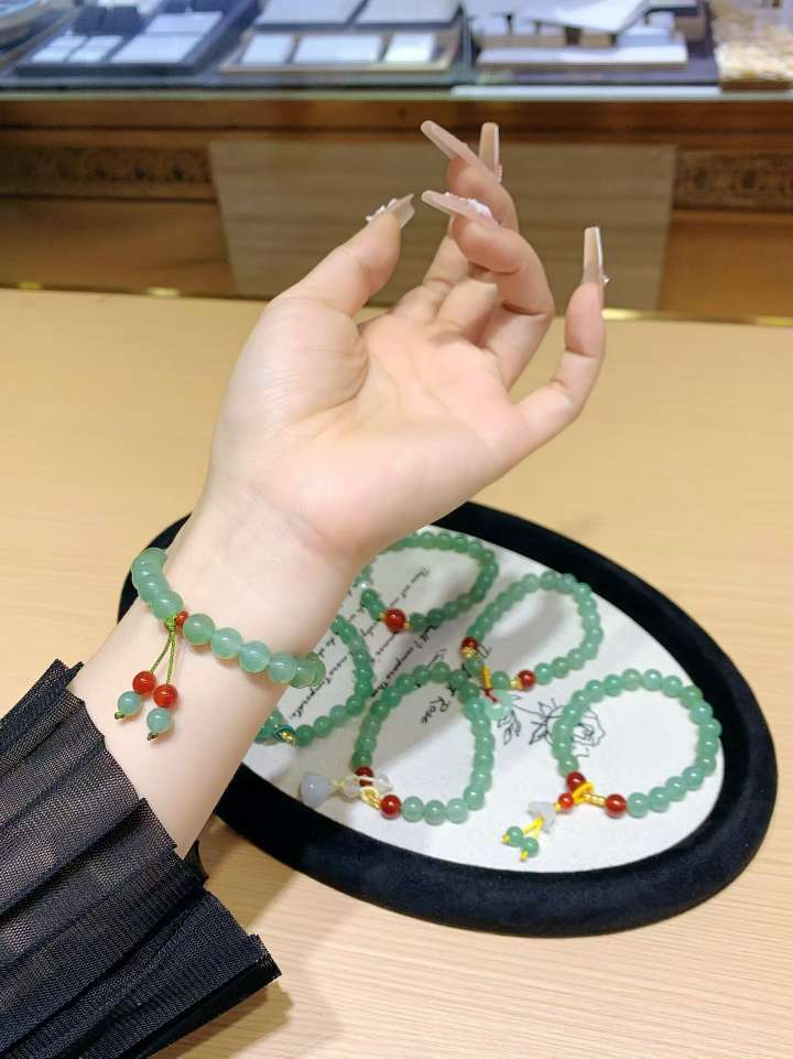 平替湖水绿，它真的不是和田玉
时光沉淀的温柔，它的细腻光泽，可以抚慰你一天的疲惫
这是属于大自然的馈赠，承载着千年的文化详情图5