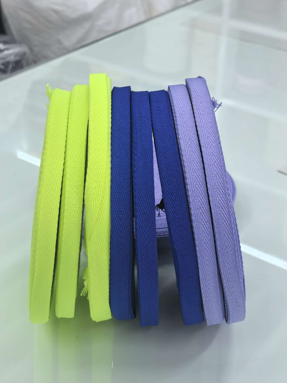 Polyester herringbone, with the back collar of the garment trimmed