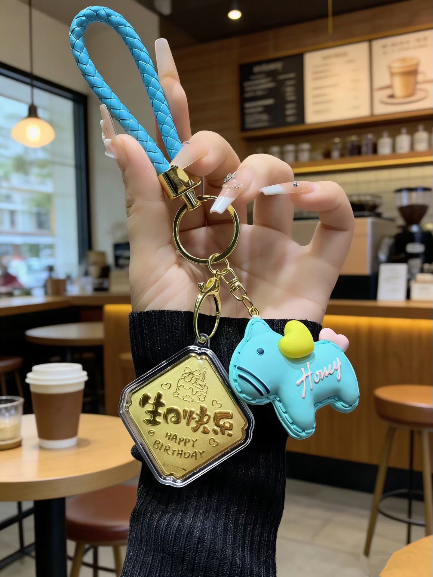 It's the super cute macaron pony that brings good luck and protection reporting here ~ Paired with the auspicious little gold sheet, even the bubbles are sweet ~ Today's healing energy has been delivered to your screen Specification image