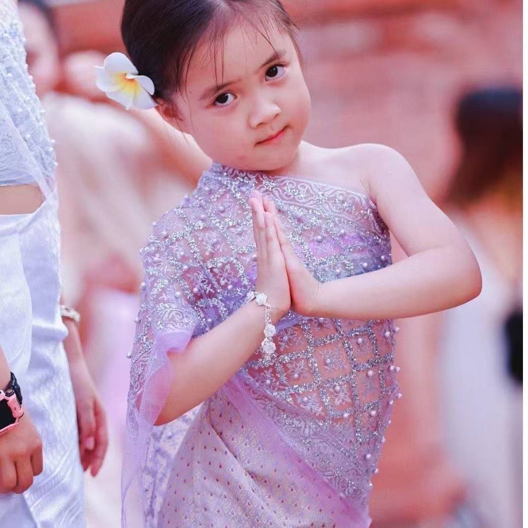 Dai ethnic costumes, girls' suits, Xishuangbanna Water-splashing Festival costumes, photos taken at the studio, Dai dance performance costumes, Thai-style clothing Specification drawing