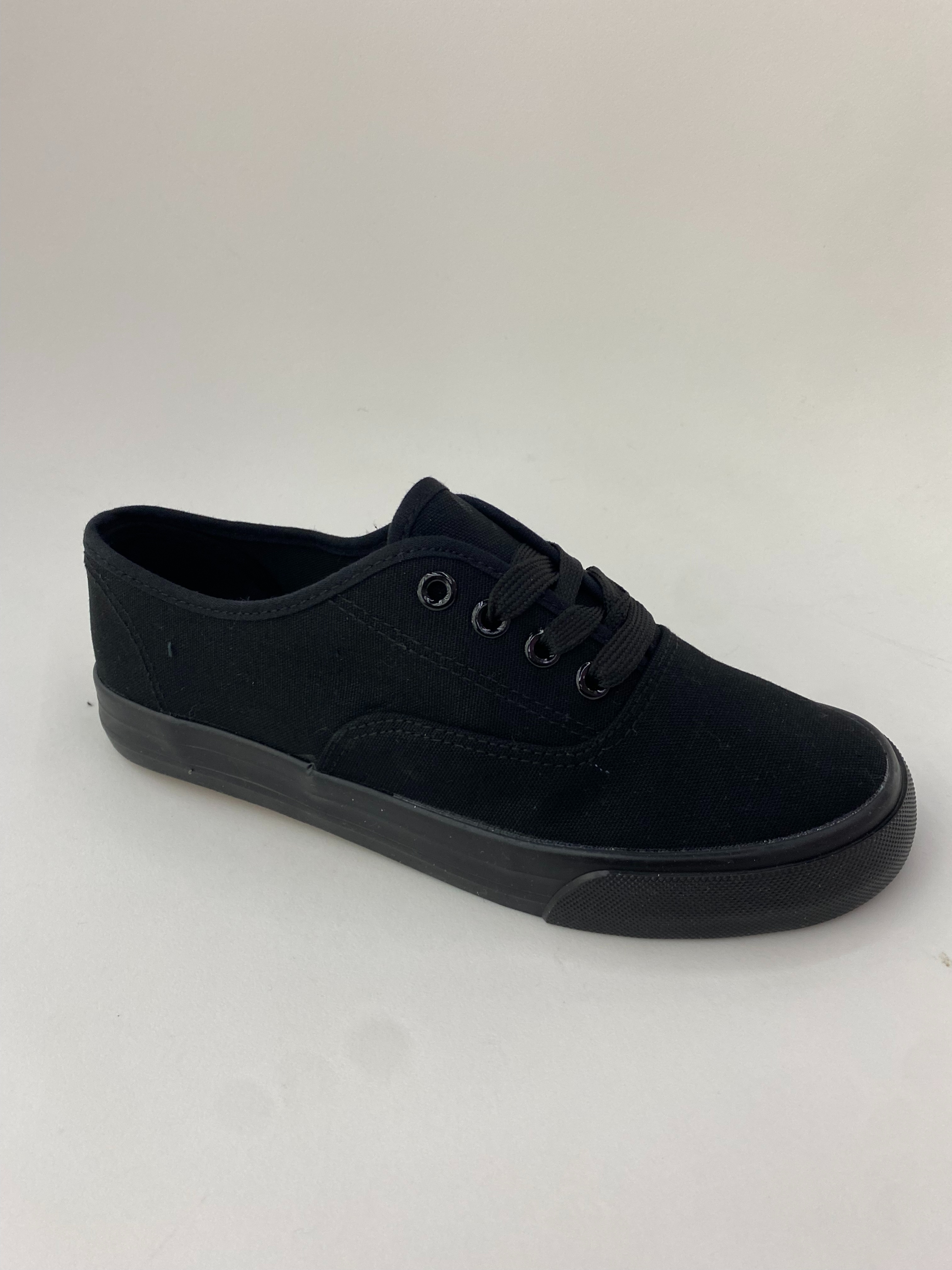 Canvas shoes and casual board shoes are comfortable and versatile for both work and life full figure
