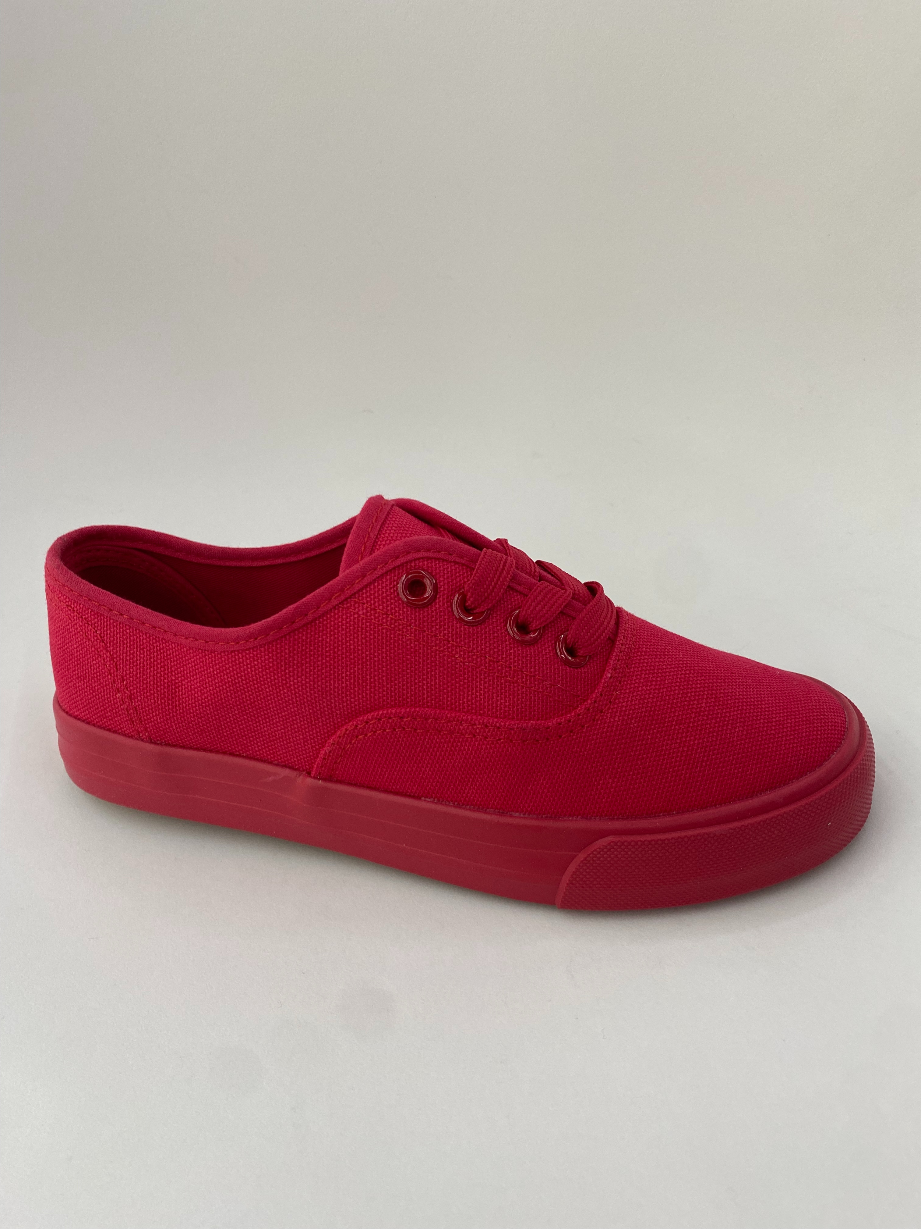 Canvas shoes and casual board shoes are comfortable and versatile for both work and life details Picture