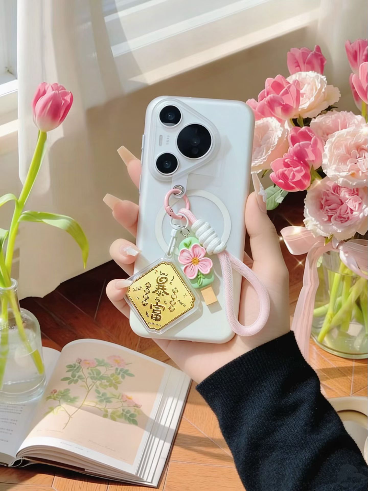 Because of you, I have always had spring and cherry blossoms 🌸 the spring breeze caresses the branches, pink and white cherry petals fall, paired with golden auspicious words. The little golden pieces are like crushed sunlight, shining on us, even the air is soaked details Picture