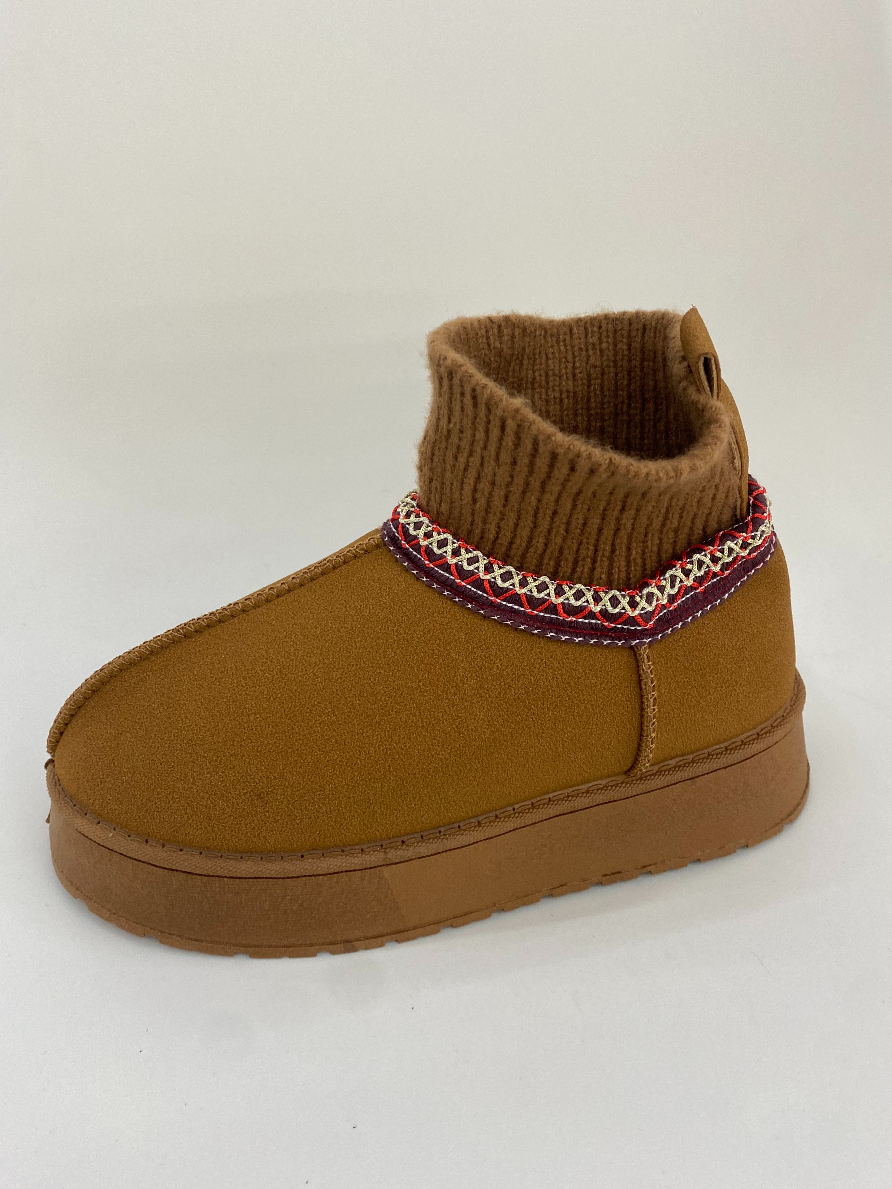 Black plush fashionable and warm women's shoes are versatile and suitable for daily shopping details Picture