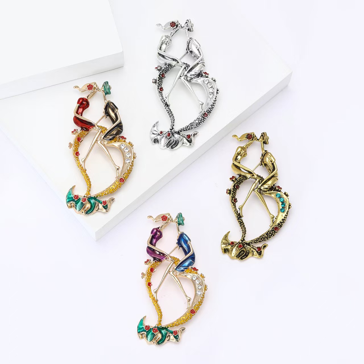 European and American cross-border fashion alloy enamel couple brooches, creative and personalized women's clothing brooch accessories and pins