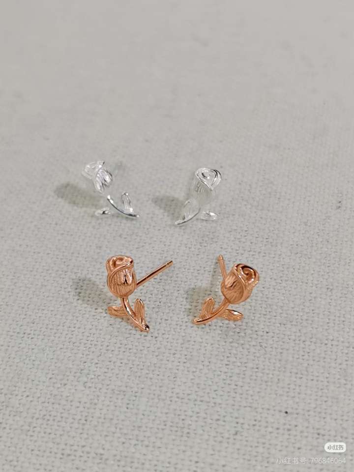 S925 sterling silver tulip flower stud earrings, a niche design with a cold and elegant style, are fashionable, light luxury and versatile earrings details Picture