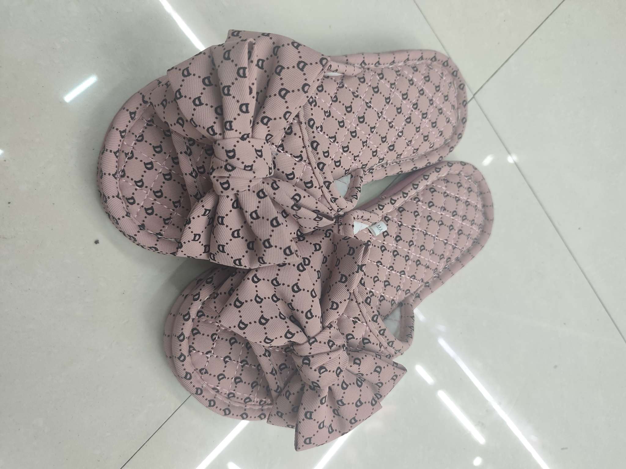 Bowknot fabric silent Home Lady washable slippers Letter fabric bottom slippers Home slippers Indoor slippers Cotton silent slipper detail image 2