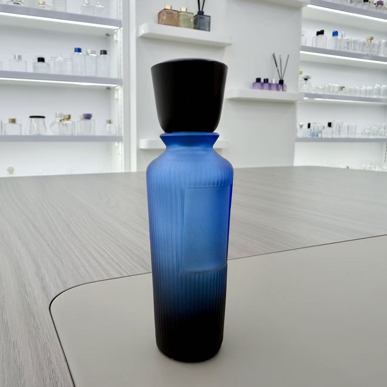 蓝色渐变瓶身黑色瓶盖香水瓶30ml磨砂香水瓶批发