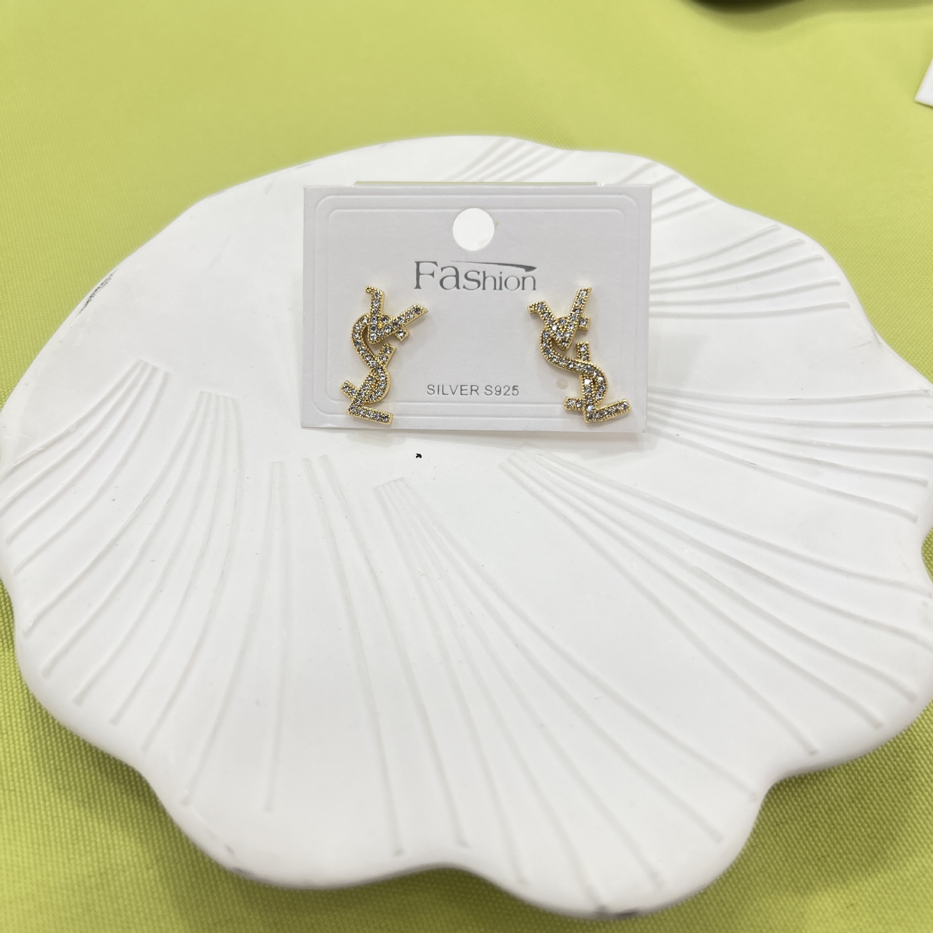 French-style chanel-style micro-inlaid zircon double-sided letter earrings and ear buckles for women, light luxury, simple and individual, exquisite and versatile earrings details Picture