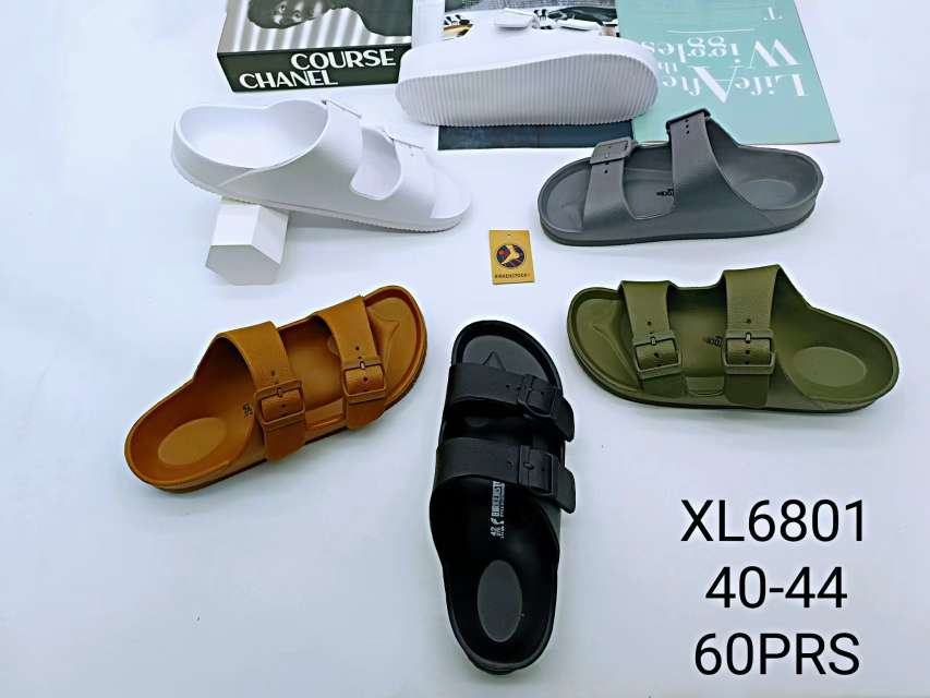 Men's double-breasted thick-soled flip-flops are available in stock for export. Summer casual flip-flops