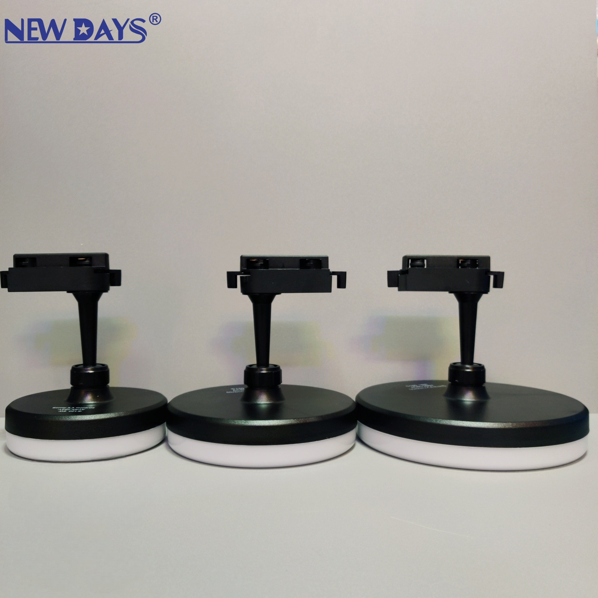NEWDAYS brand cross-border new led bulb universal head track rotating flying disc light, energy-saving high-brightness lighting lamp, E27 screw socket track light Application Scenario