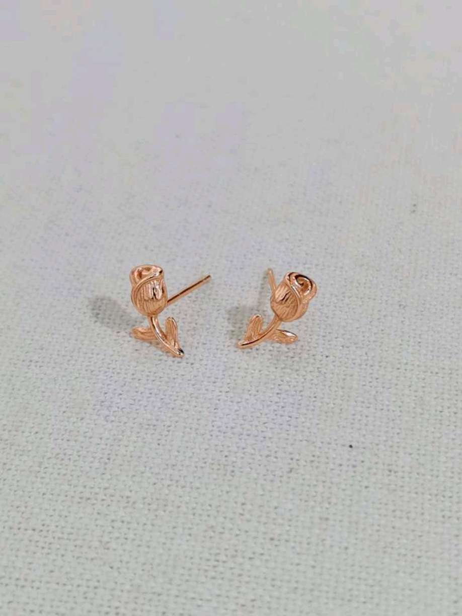 S925 sterling silver tulip flower stud earrings, a niche design with a cold and elegant style, are fashionable, light luxury and versatile earrings Specification image