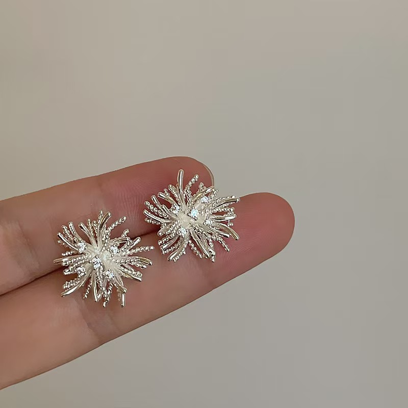 Zircon metal dandelion stud earrings for women, Korean niche, exquisite, fashionable, individual, elegant and versatile earrings and earrings Item Picture