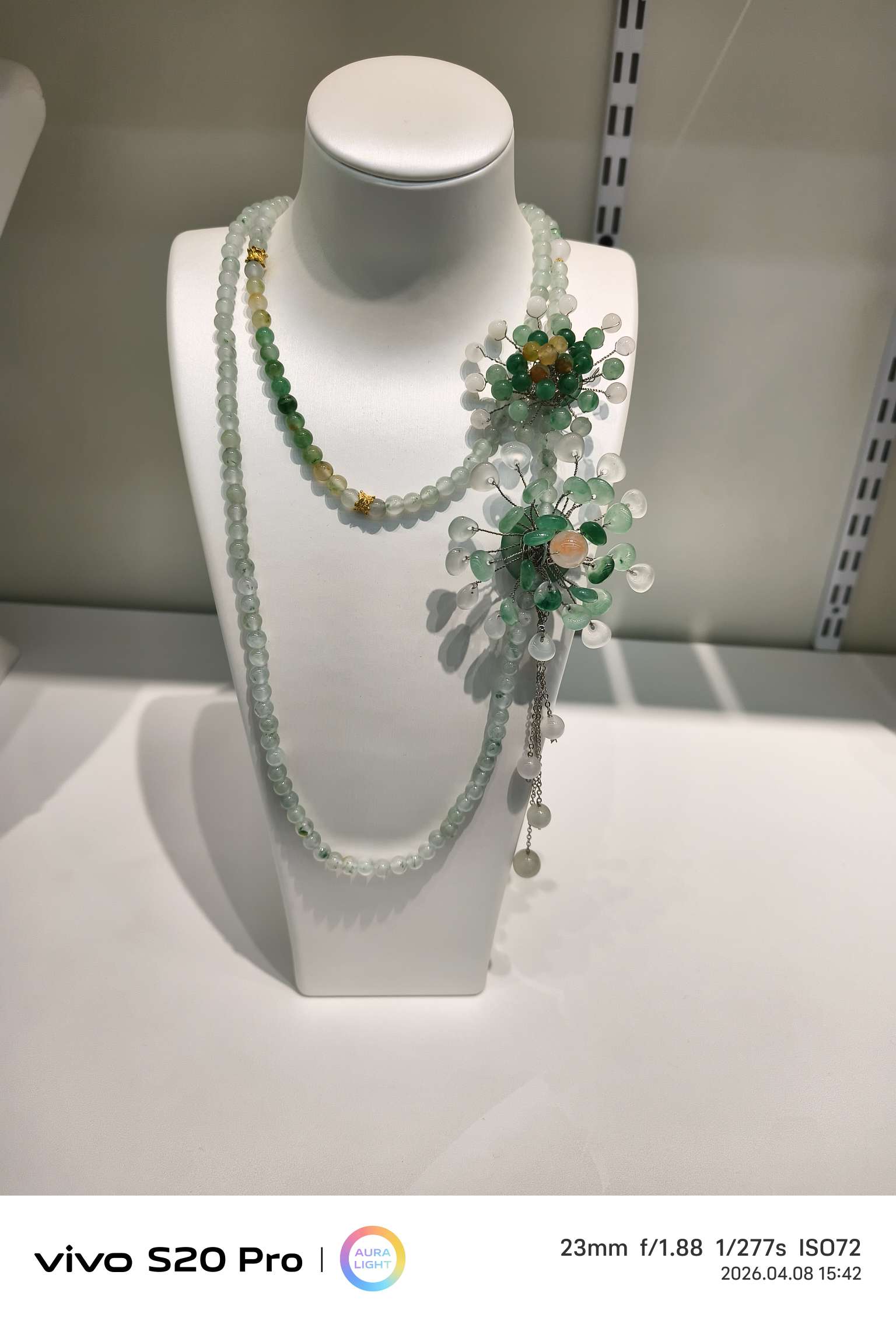 "Yan Yu Fei Cui African Jade Natural Jade Necklace Sweater Chain, luxurious and grand style. details Picture