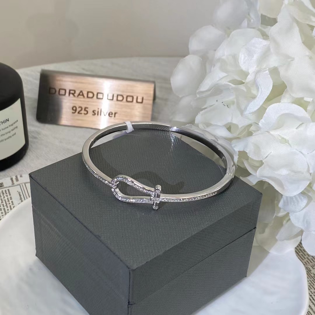 925 Silver horseshoe-studded bracelet full of diamonds