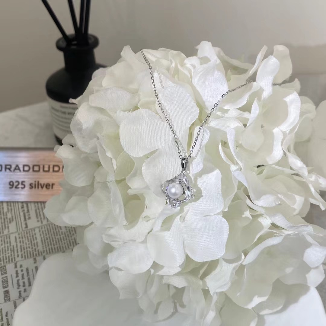 A stunning pearl and diamond necklace