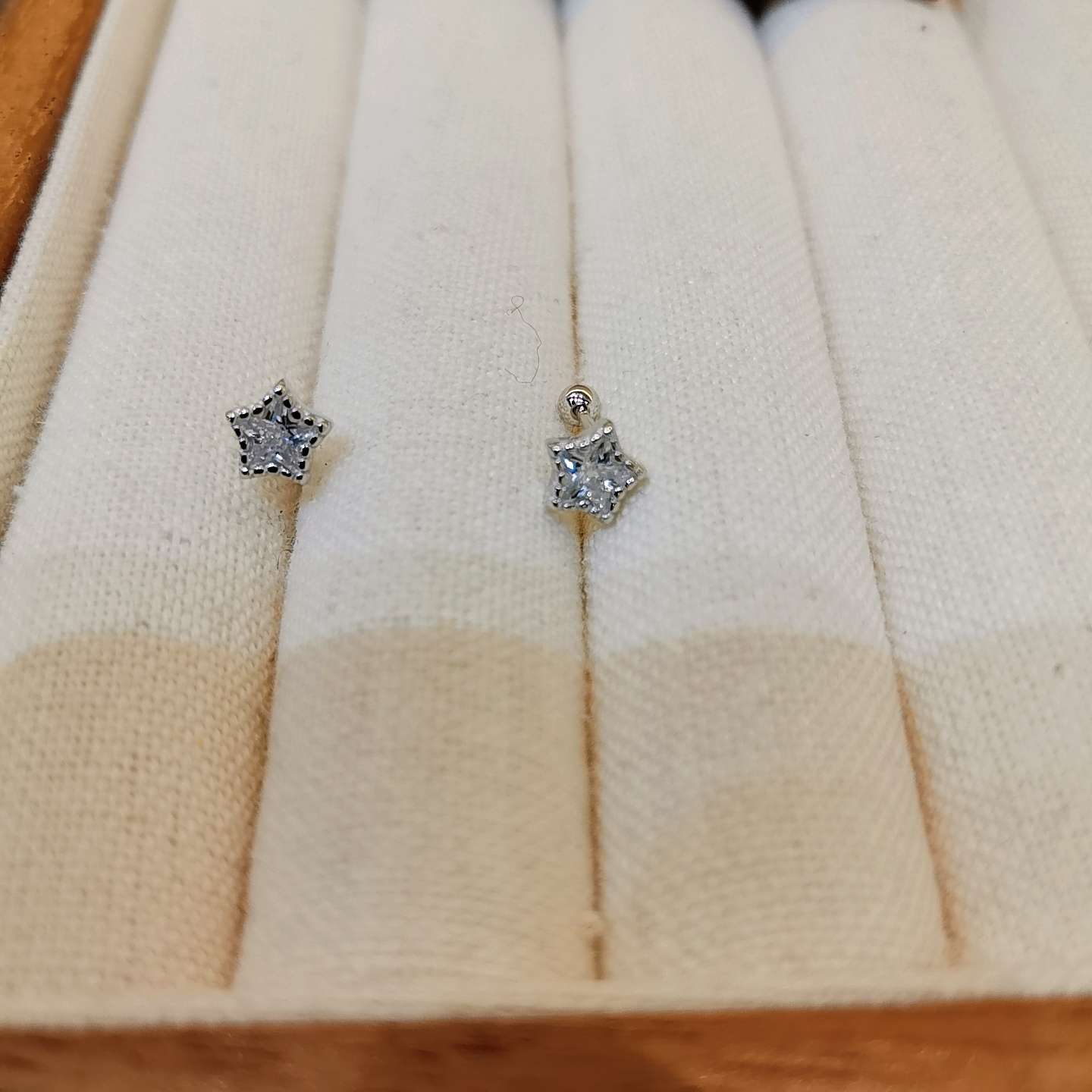 S925 sterling silver five-pointed star screw ear studs Application Scenario