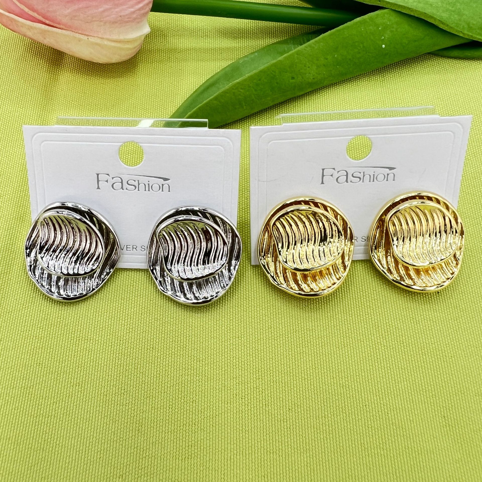 European and American vintage metal texture ear studs, brass plated with 18K real gold, fashionable and retro earrings gift, heavy industry cross-border version