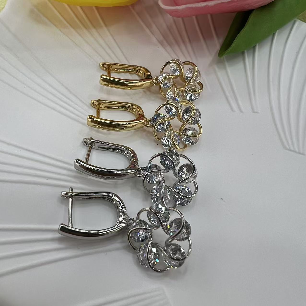 New cross-border European and American ear buckles, pure copper gold-plated micro-inlaid zircon earrings, versatile silver needle stud earrings, trendy and fashionable accessories