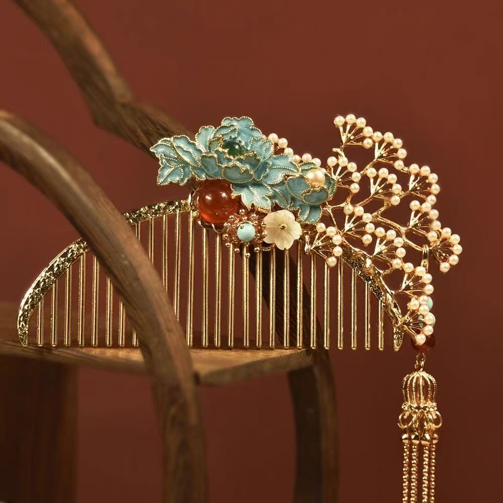 A complete box of ancient-style wedding hair accessories, combs, hair accessories, telephone lines and rubber bands