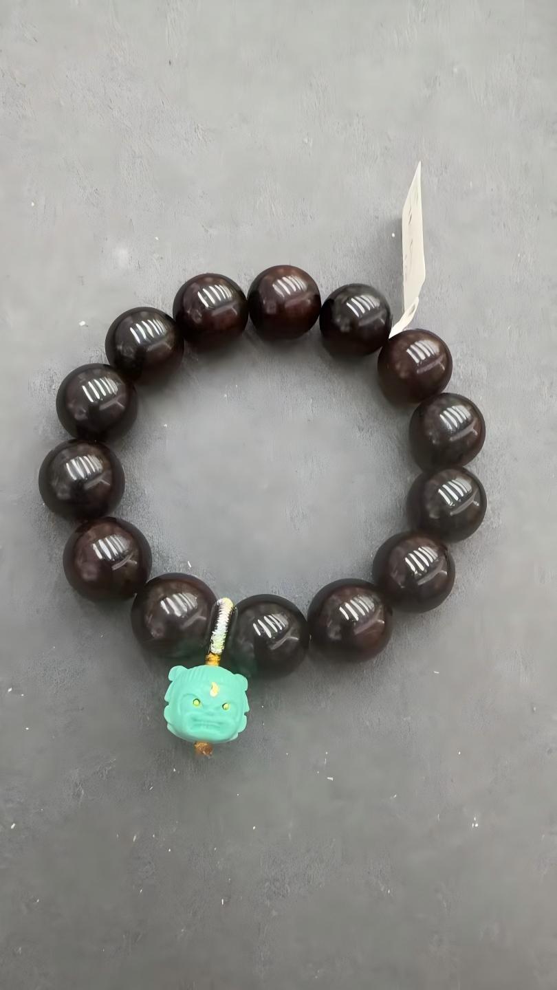 Small-leaf red sandalwood turquoise