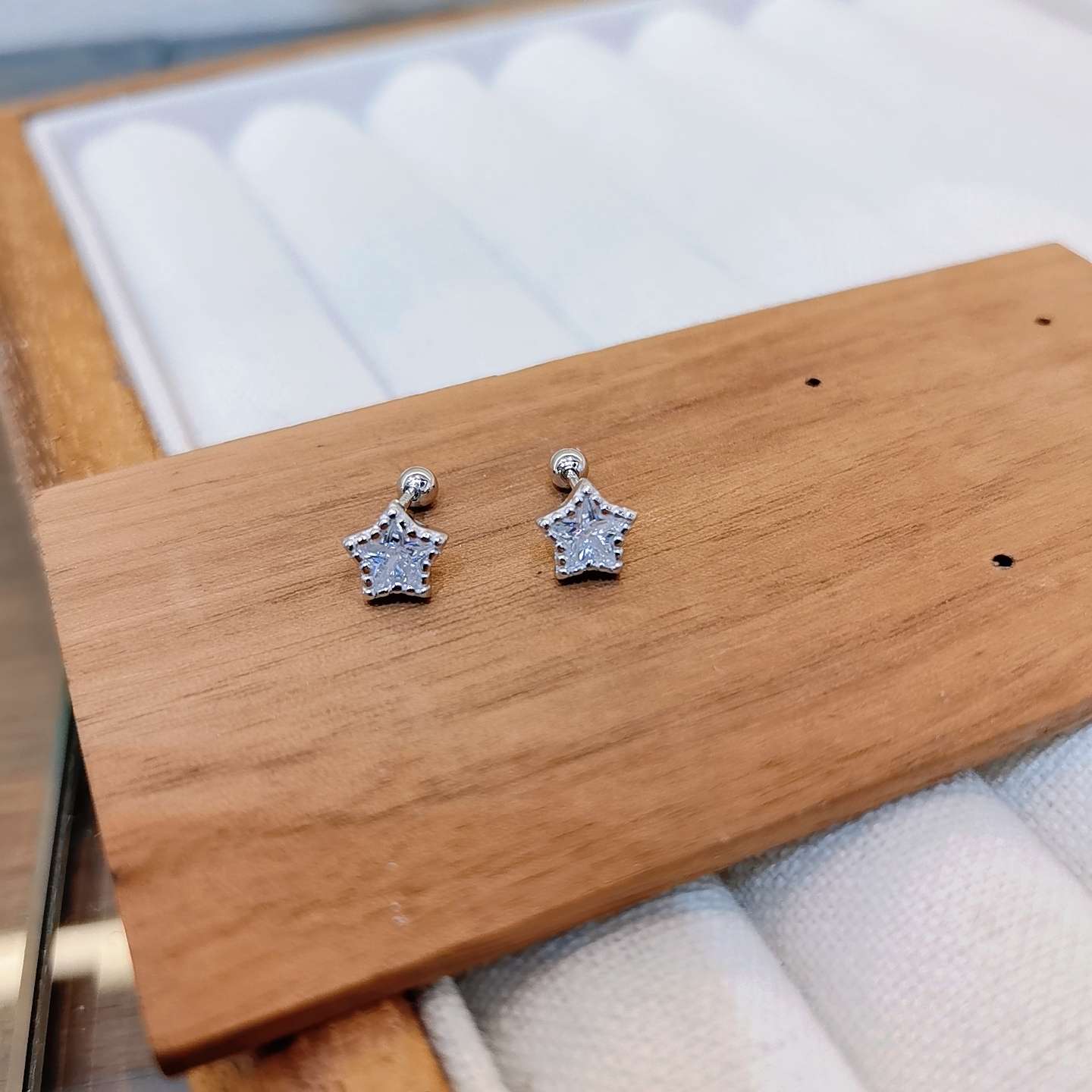 S925 sterling silver five-pointed star screw ear studs detail image 4
