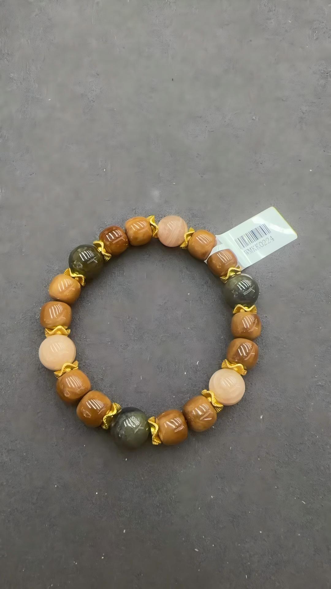 The 9*10 Cook bracelet looks nice details Picture