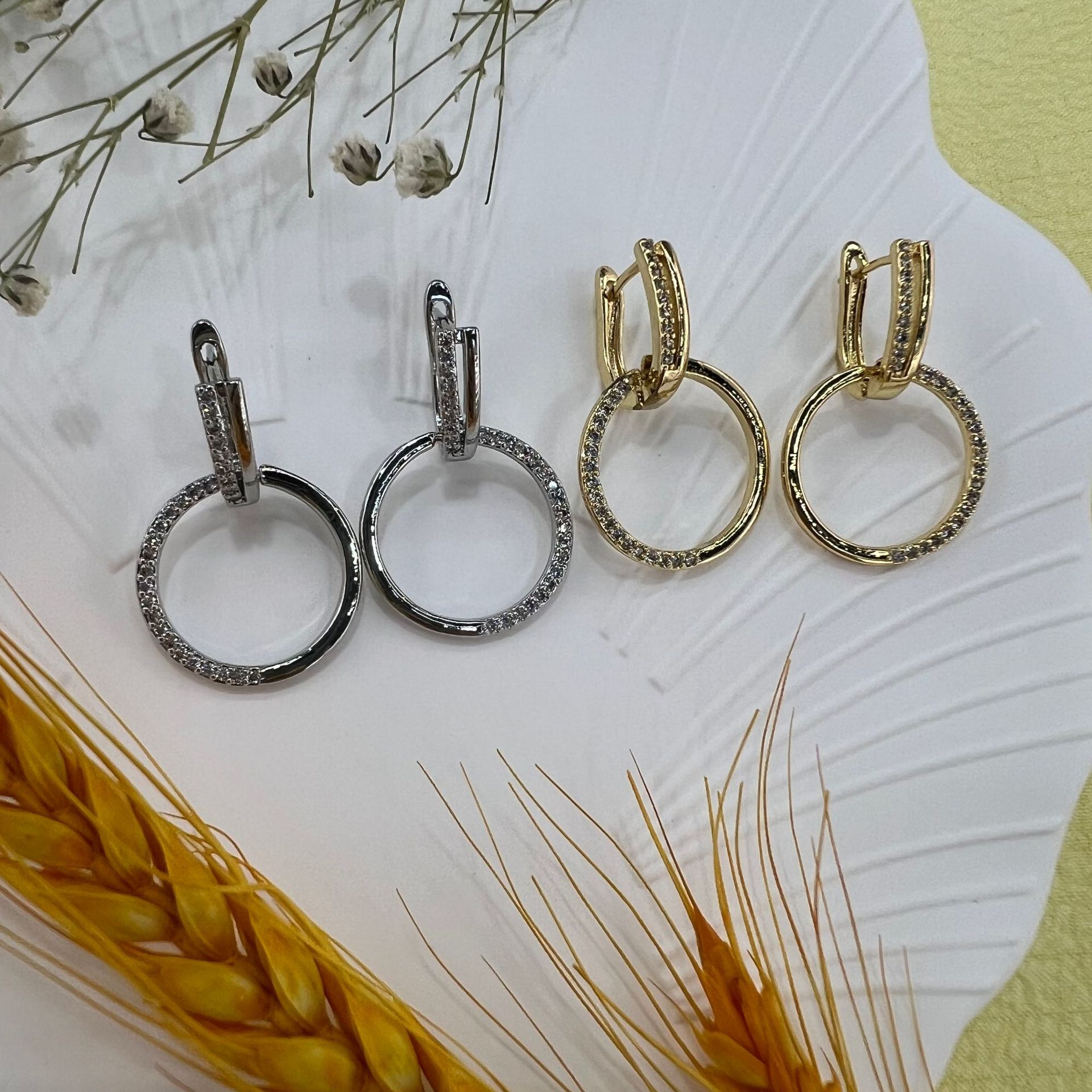 New women's silver needle fashion stud earrings, Korean simple zircon earrings, personalized and elegant, versatile earrings wholesale