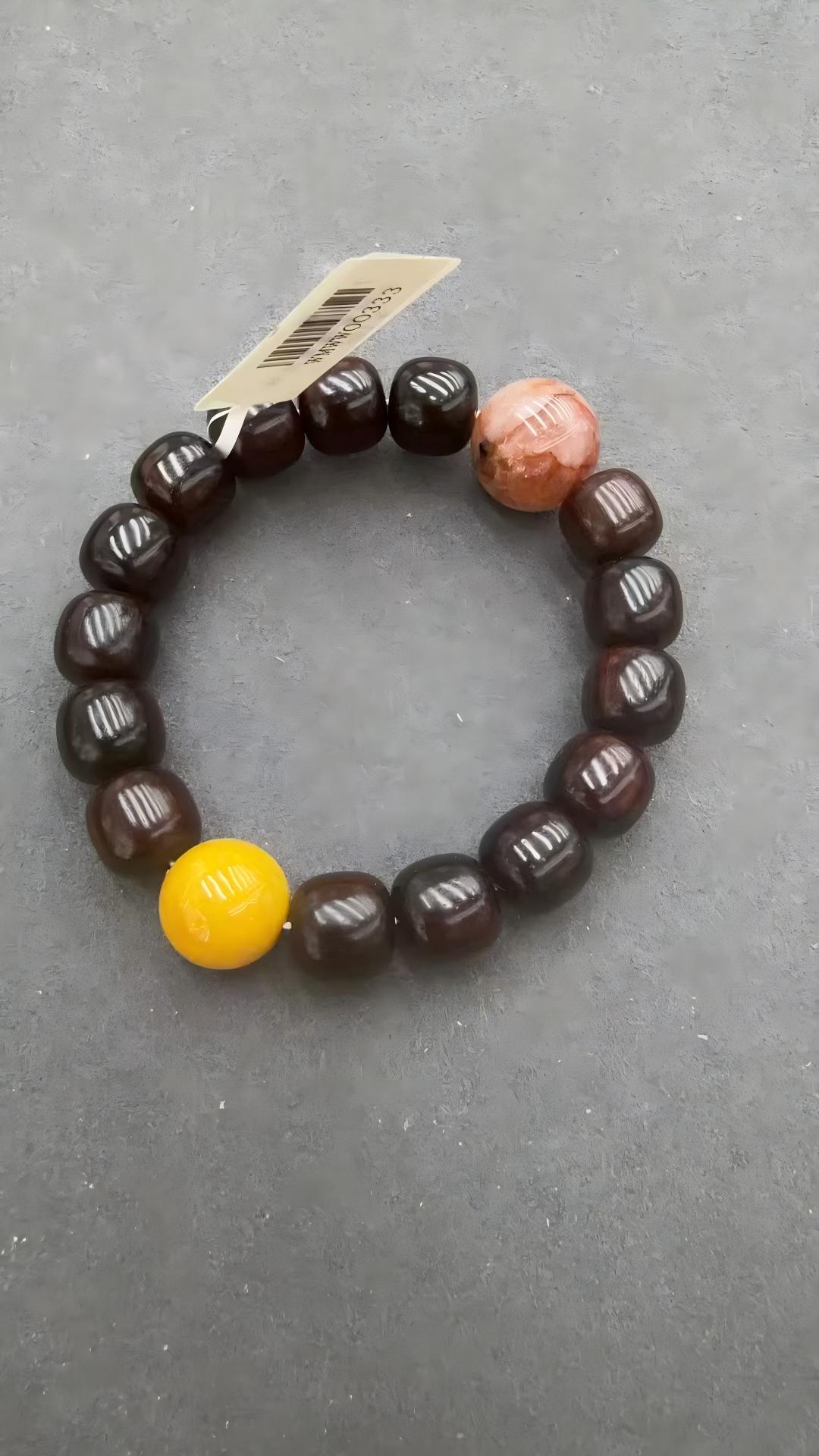 Small-leaf red sandalwood yellow leather beads