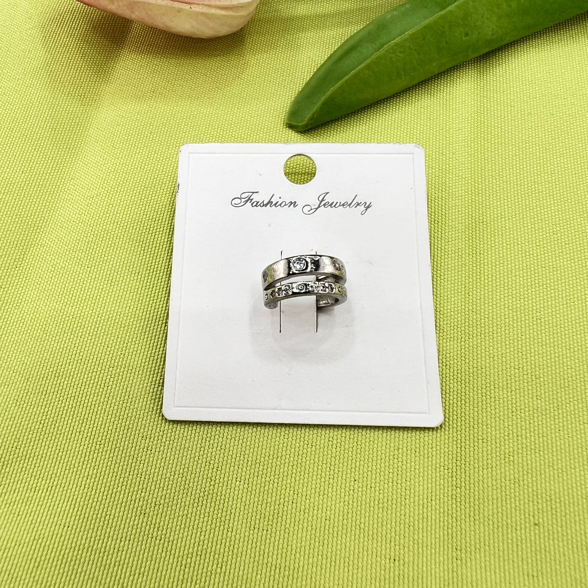 Cold and stylish, double-layer ear-bone clip without ear holes, metallic feel, high-end and elegant, simple ear clip cross-border earrings details Picture