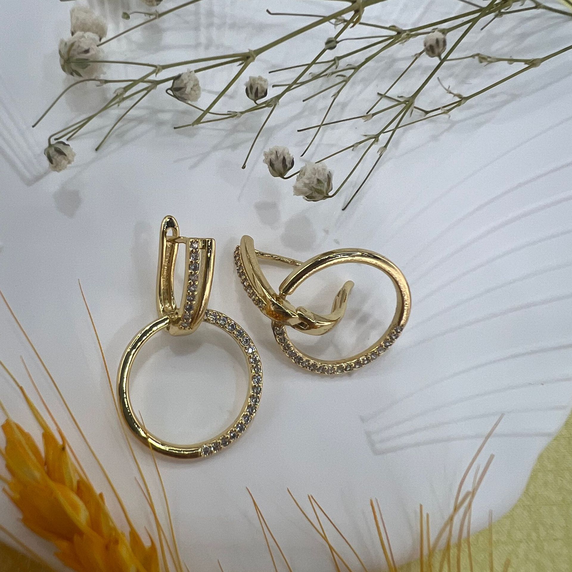 New women's silver needle fashion stud earrings, Korean simple zircon earrings, personalized and elegant, versatile earrings wholesale Application Scenario