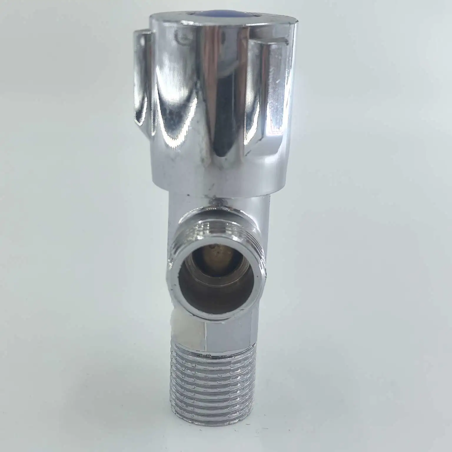 Stainless steel Angle valve, rust-proof and drip-proof, universal Angle valve for household engineering water heaters detail image 3