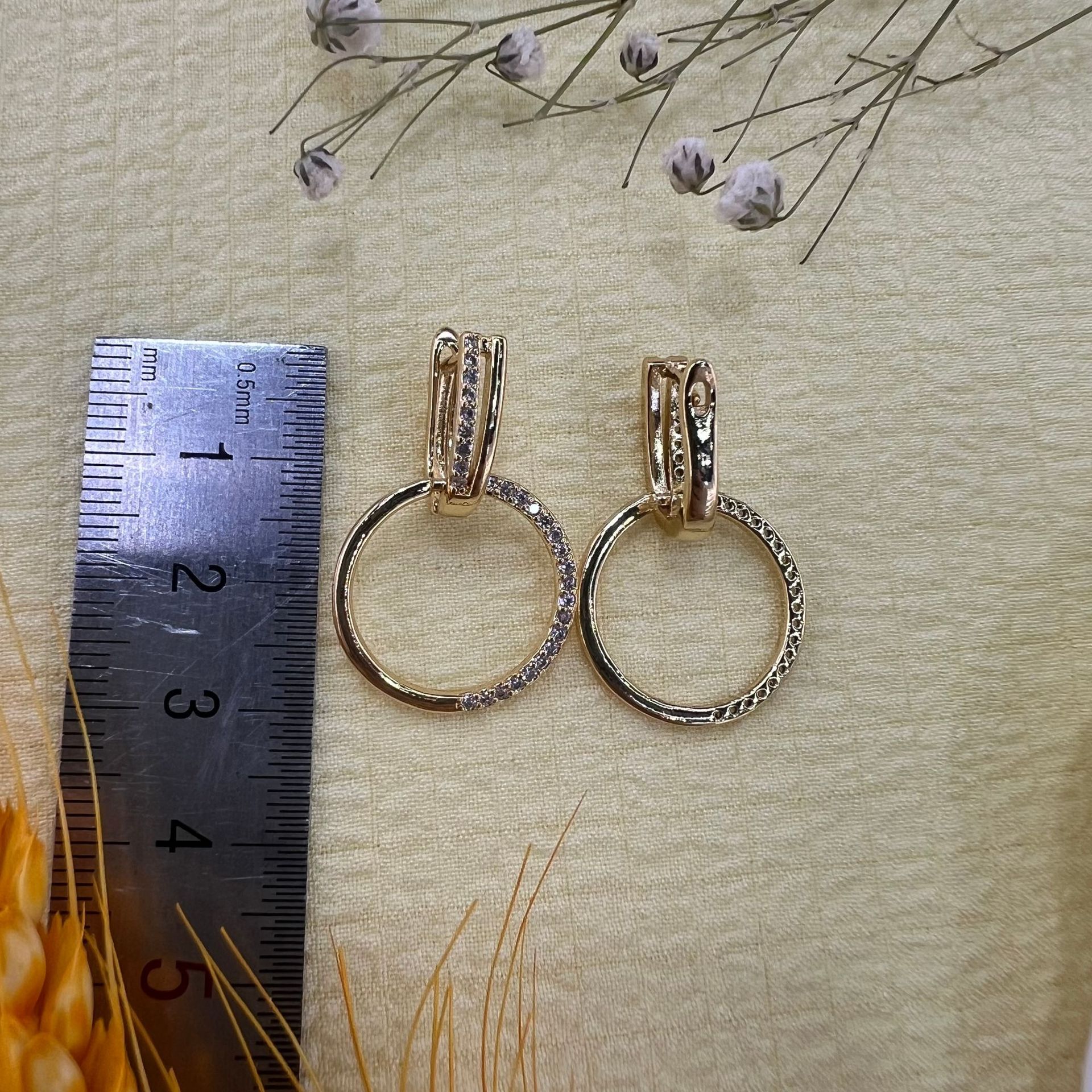 New women's silver needle fashion stud earrings, Korean simple zircon earrings, personalized and elegant, versatile earrings wholesale Specification image