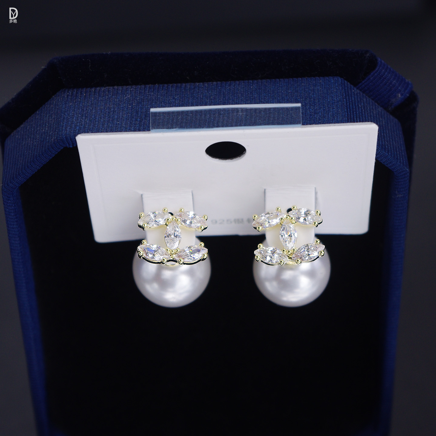 Xiaoxiang's light luxury and high-end earrings, Zircon simple Spring and summer pearl earrings for women, 2025 new style, elegant and exquisite stud earrings details Picture