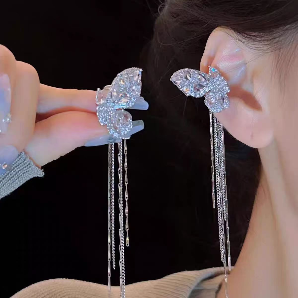 Butterfly ear bone clip women's earless earrings 2025 New bestseller, fashionable, light luxury, high-end and fairy-like earrings details Picture