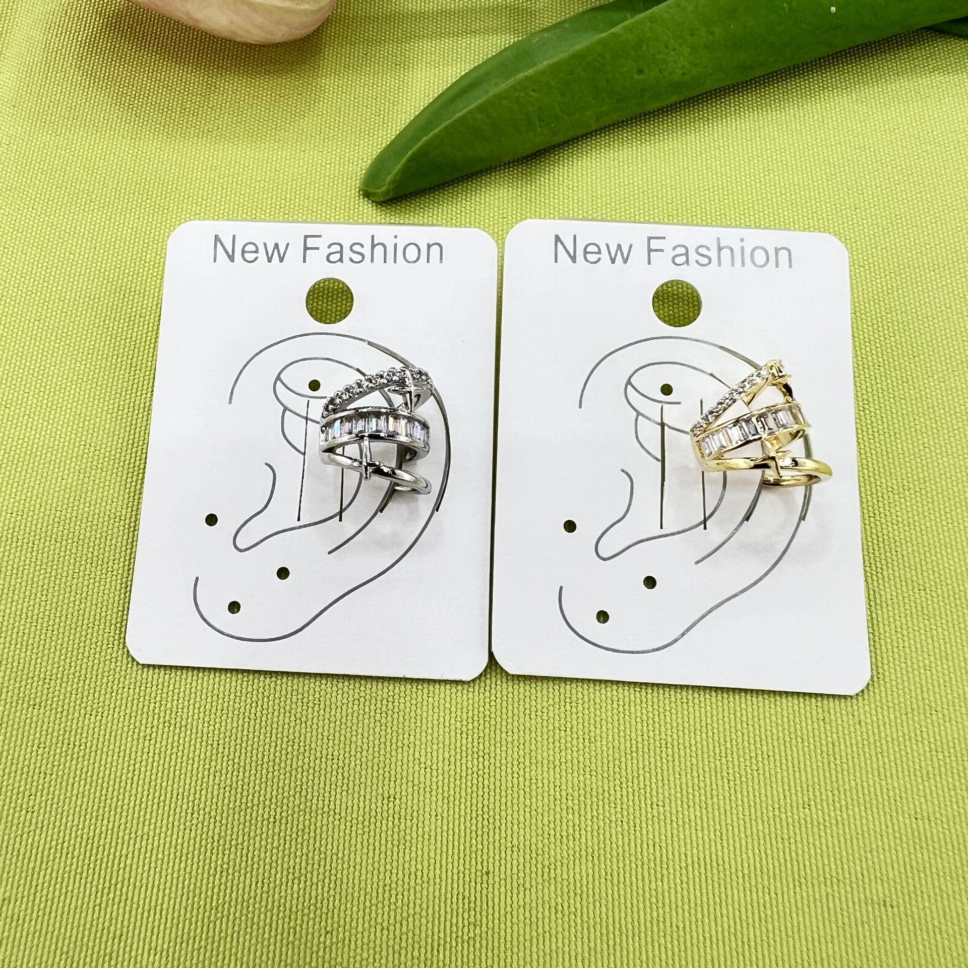Three-layer zircon starburst ear clips, hip-hop, cool and androgynous style. Multi-layer row diamond star ear bone clips, no ear holes, special offer