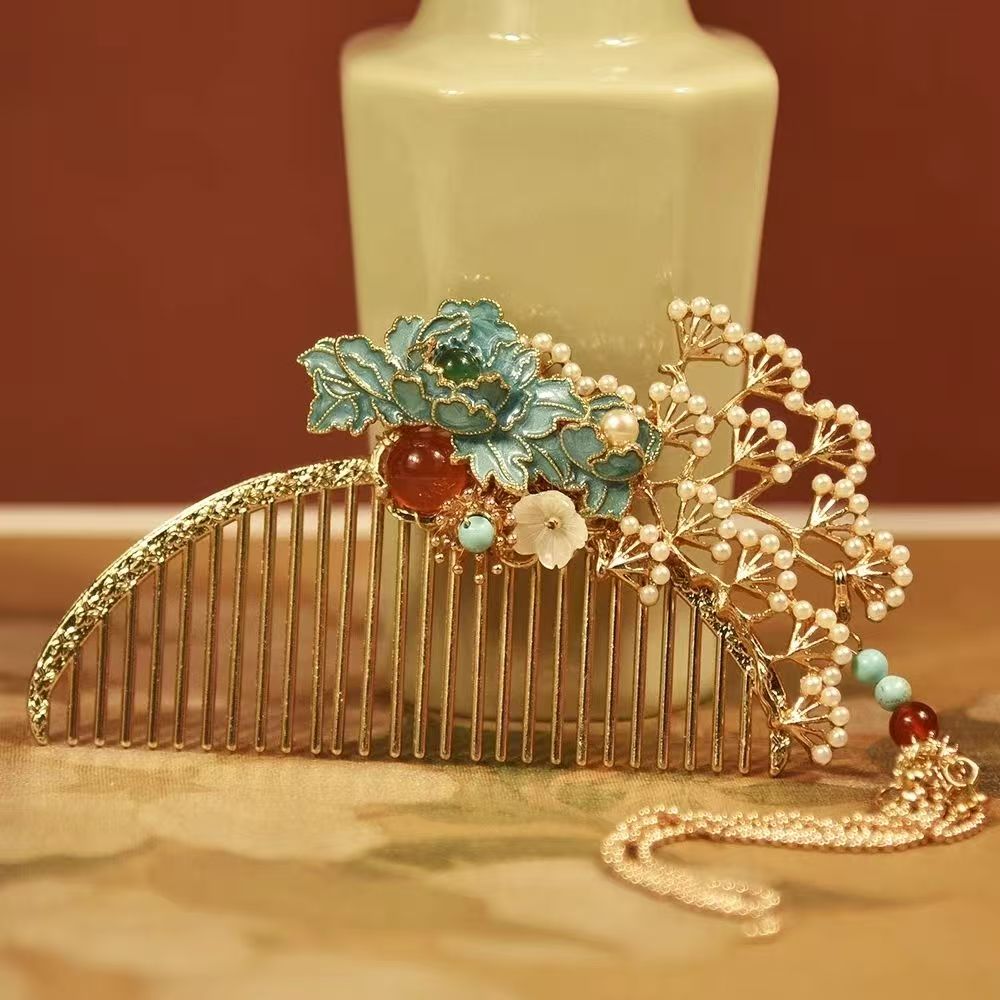 A complete box of traditional Chinese style wedding hair accessories, combs, hair accessories, telephone lines and rubber bands details Picture