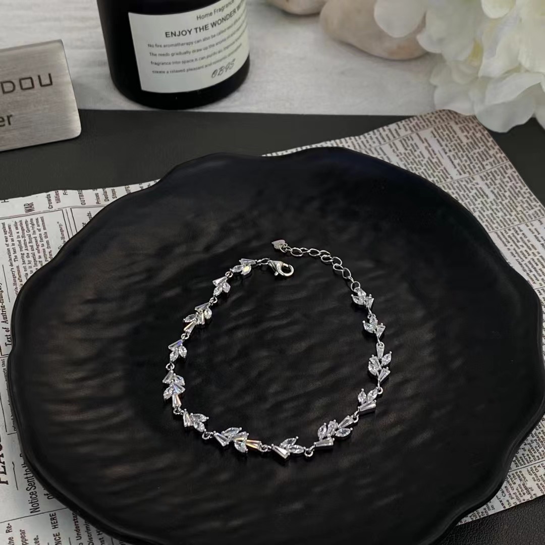 A fully diamond-encrusted leaf-shaped bracelet details Picture