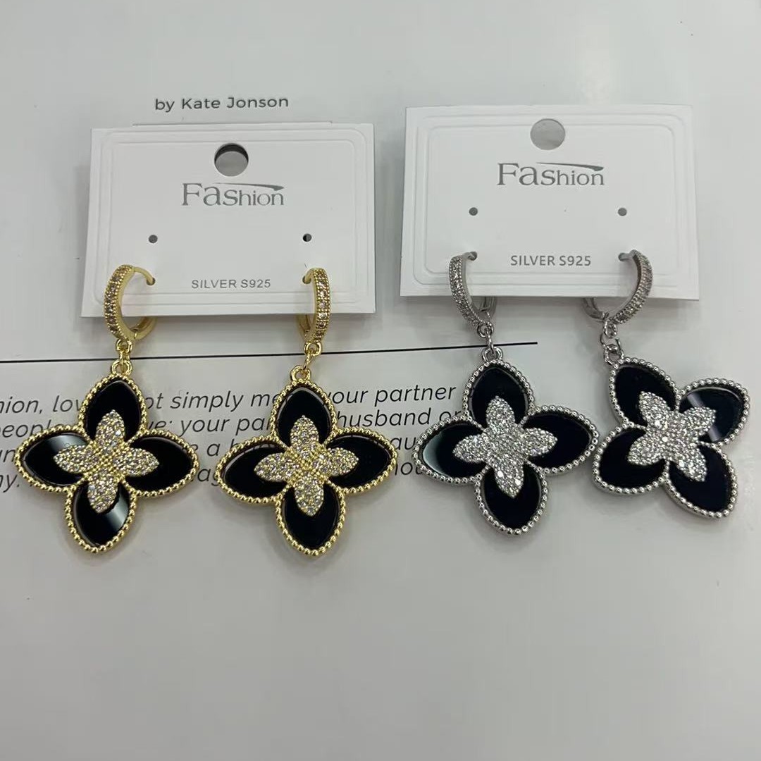 Light luxury, simple and elegant French earrings, high-end micro-inlaid four-leaf flower ear buckles, individual, elegant and fashionable earrings