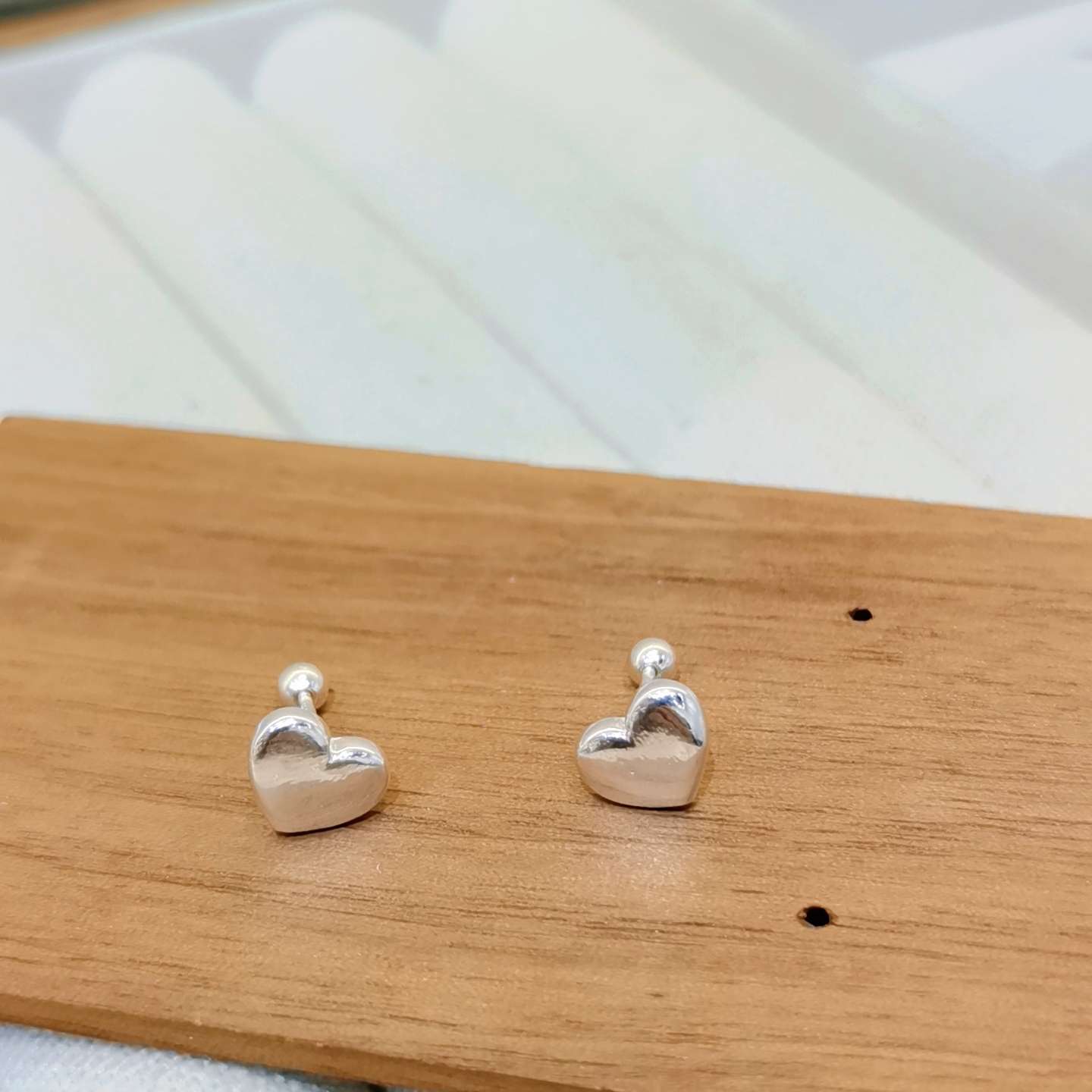 Sterling silver 990 smooth heart-shaped stud earrings Application Scenario