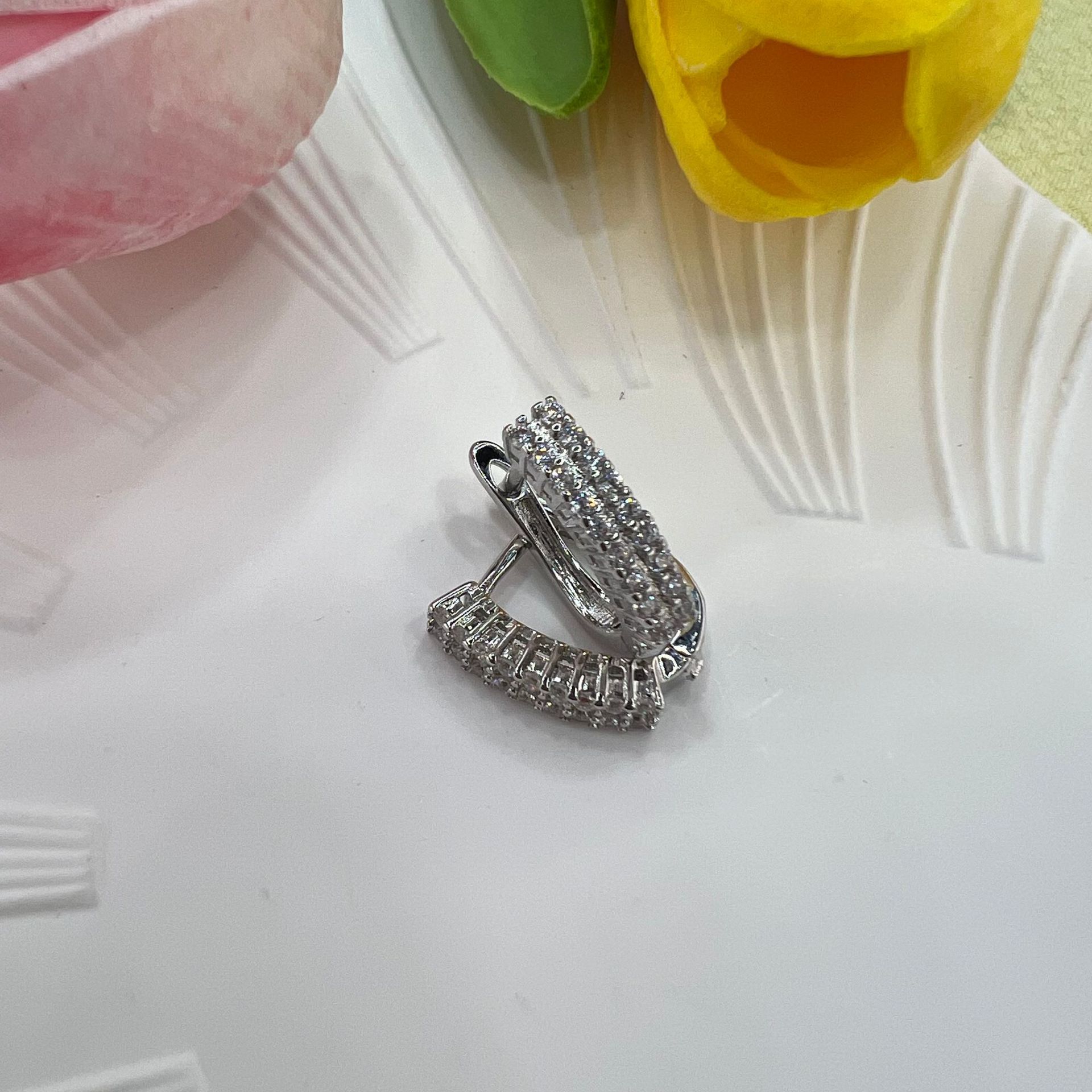 Cross-border European and American creative style pure silver ear pins, pure copper gold-plated ear buckles, exquisite women's 2025 internet-famous earrings and earrings wholesale Application Scenario
