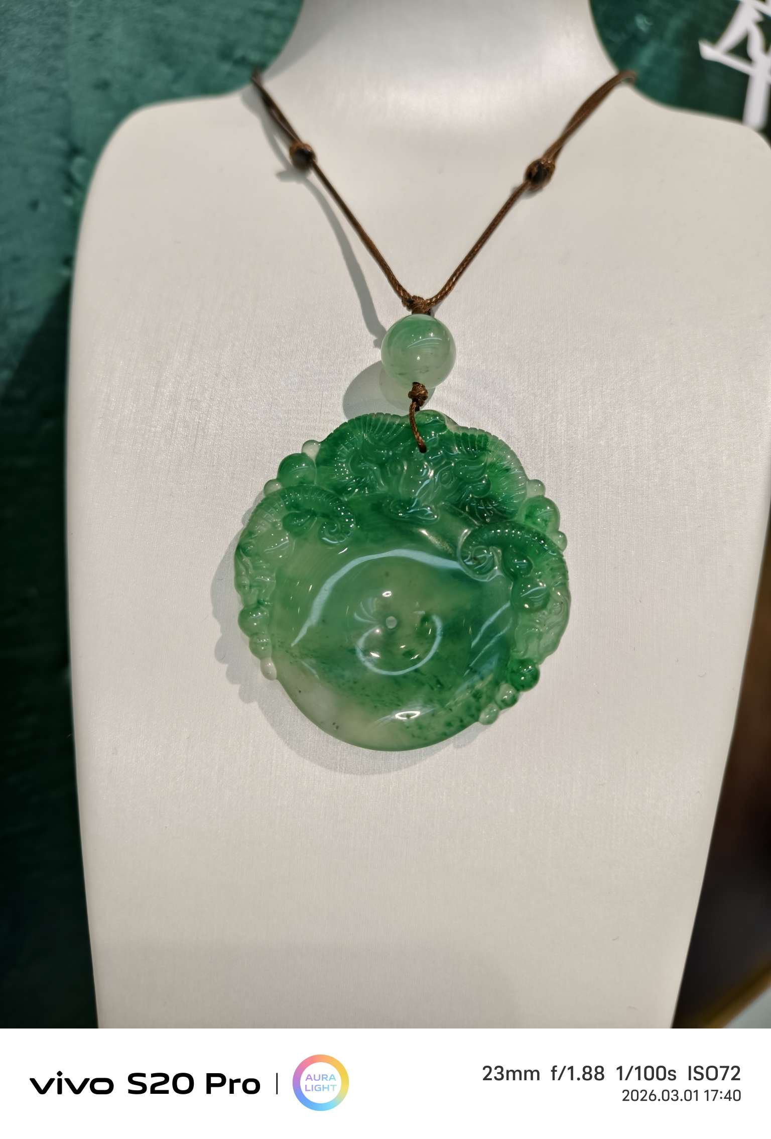 The "Yan Yu Fei Cui" natural African jadeite Sanyang Kai Tai jade pendant is high-end and elegant
