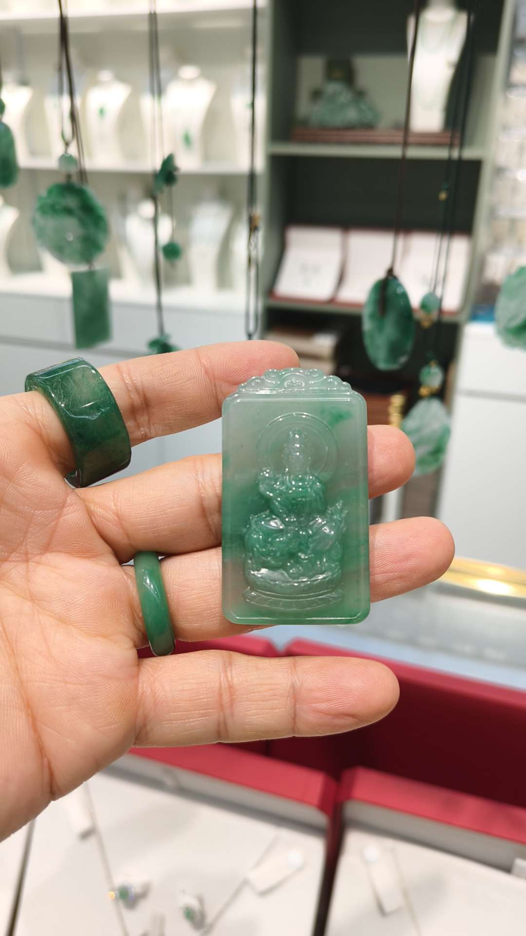 The jade pendant of Guanyin in the misty Rain, African jadeite pendant and necklace, is made of natural jade details Picture