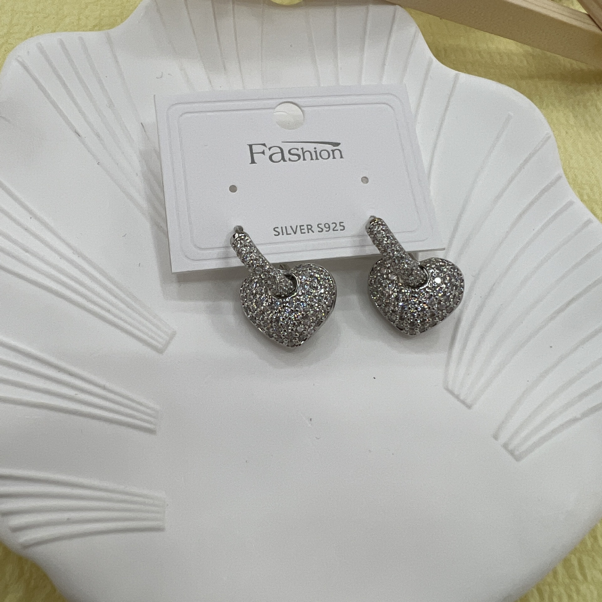 S925 Silver Needle Heart Full Diamond Nightclub trendy and stylish earrings, original micro-inlaid zircon heart ear buckles and stud earrings Specification image