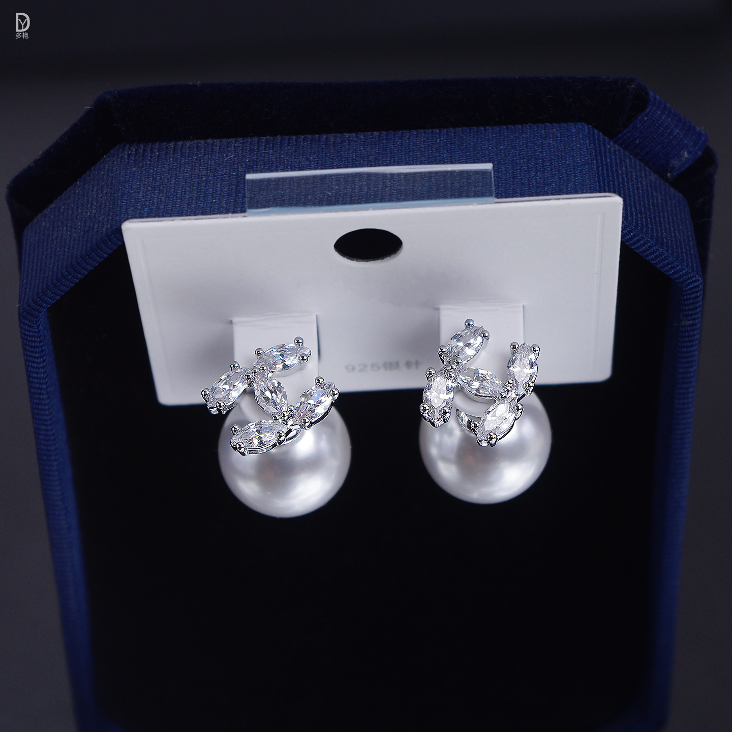 Xiaoxiang's light luxury and high-end earrings, Zircon simple Spring and summer pearl earrings for women, 2025 new style, elegant and exquisite stud earrings