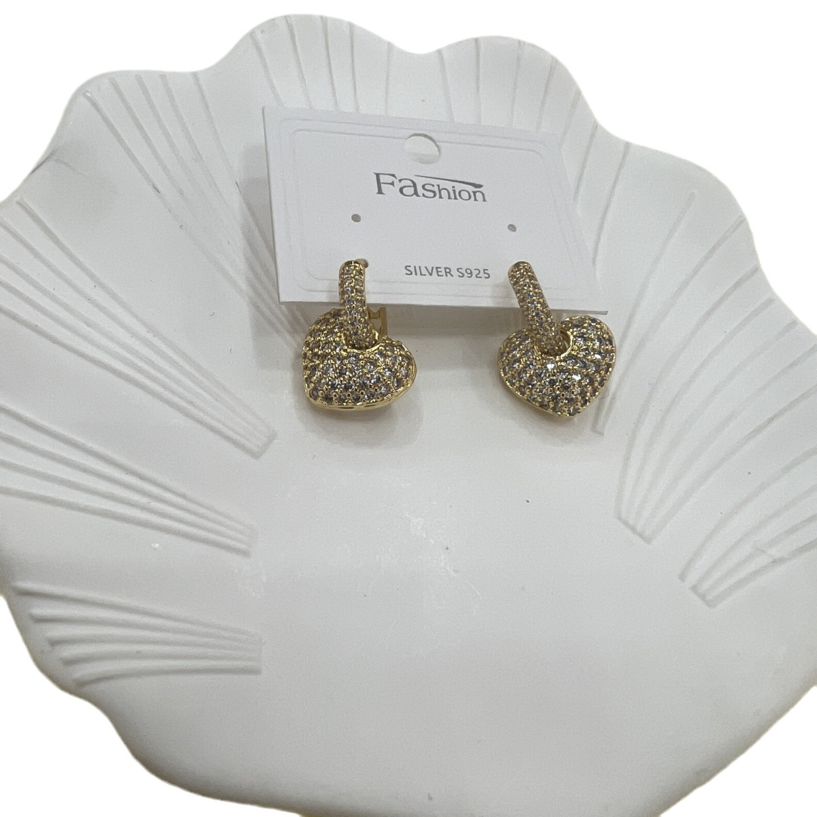 S925 Silver Needle Heart Full Diamond Nightclub trendy and stylish earrings, original micro-inlaid zircon heart ear buckles and stud earrings Application Scenario